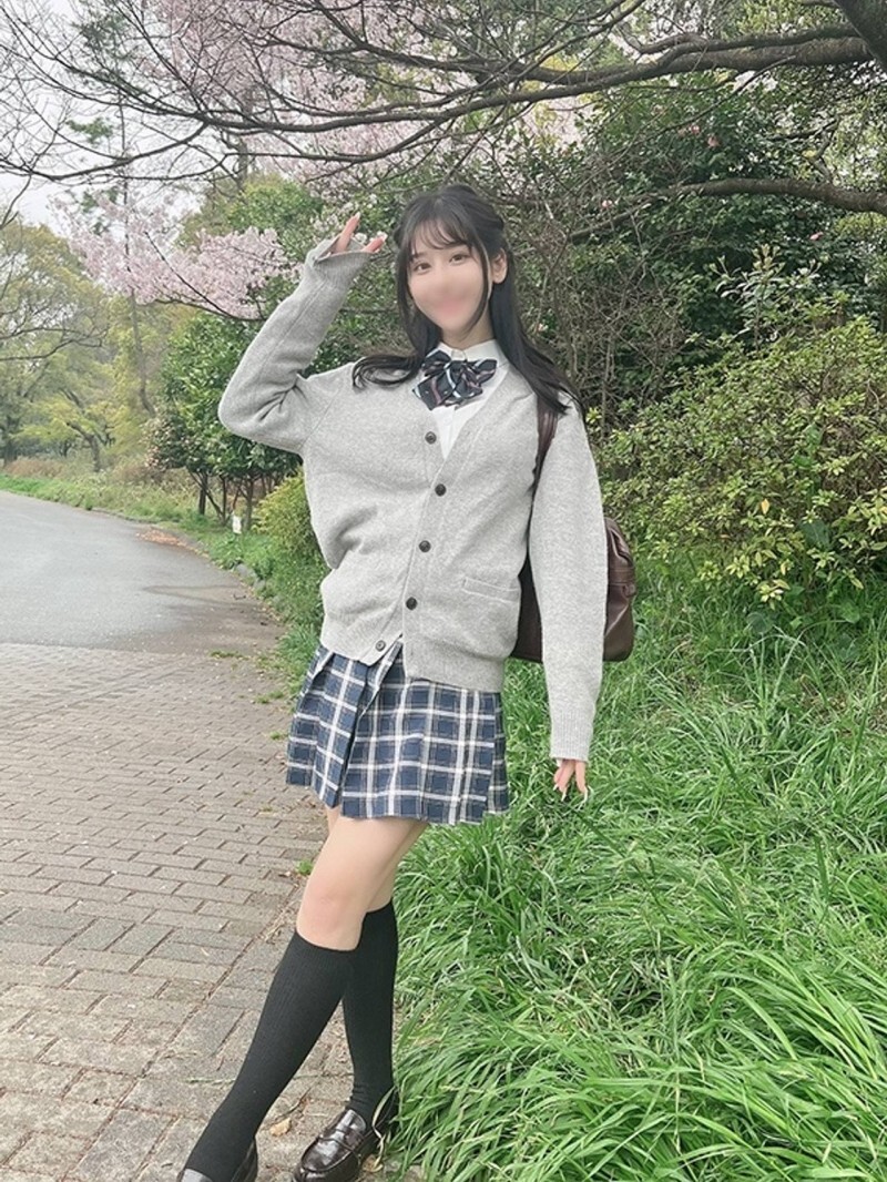 FC2-PPV-4669180 Emi-chan จากสโมสรพิธีชงชาอายุ 18 ปีความงามที่ดูดีเรียวด้วยหน้าอกใหญ่ที่ซ่อนอยู่ได้รับเขาในสภาพอากาศฤดูใบไม้ผลิและมีเพศสัมพันธ์กับฉัน *มาก่อนเสิร์ฟครั้งแรกโบนัสคุณภาพสูงรวม*